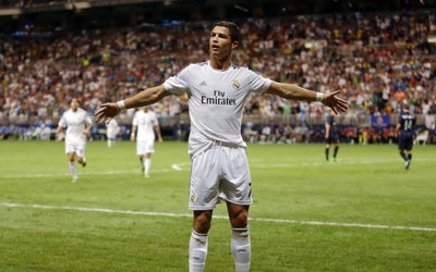 澳队体育独家-于帕梅卡诺让对手庆祝胜利